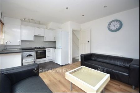 4 Bedroom Houses Hyde Park - Photo 3