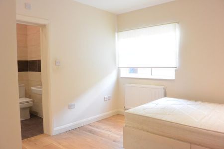 3 bedroom flat to rent - Photo 2