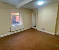 2 BEDROOM Flat - Photo 1