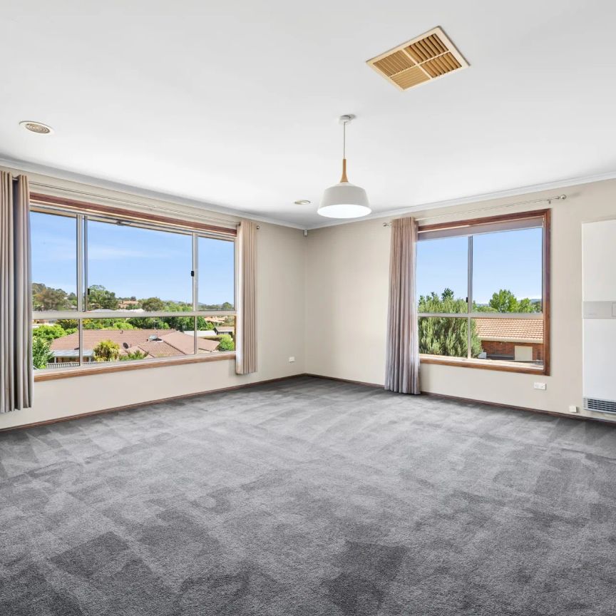 Beautifully Appointed Home in a Peaceful Cul de Sac, Perfect for Families and Entertainers - Photo 1