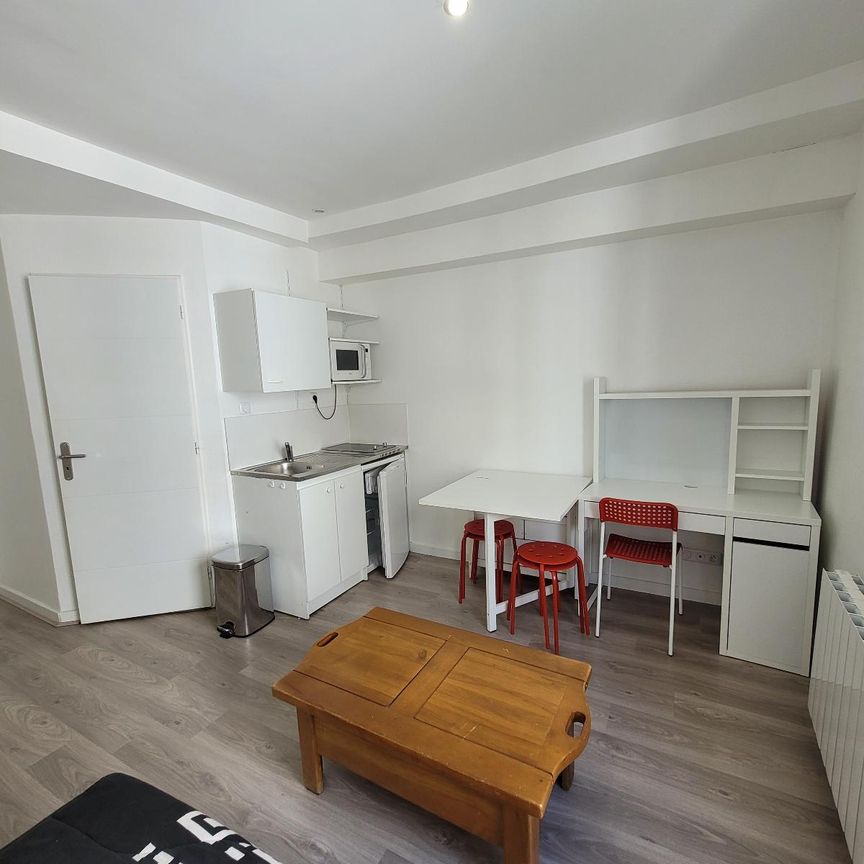Location Appartement 1 pièce 16m² LYON 3ème - Photo 1