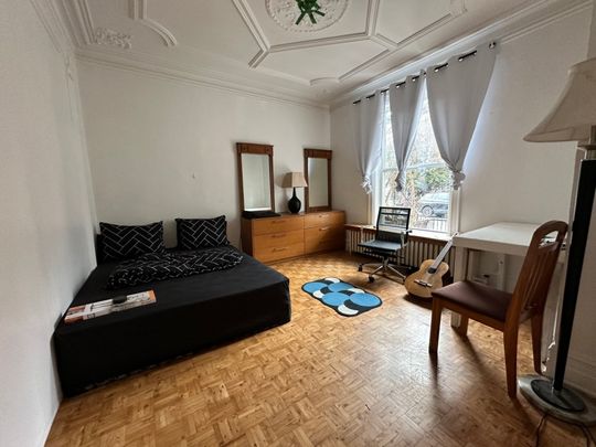 4057 Rue Dorion, H2K 4B8, H2K 4B8, Montréal - Photo 1