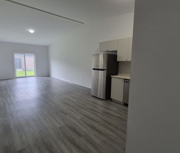 For Lease - 550 Grey Street Unit# 28, Brantford, Ontario - Photo 2