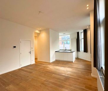 Volledig gerenoveerd gelijkvloers appartement met 2 slaapkamers te ... - Foto 3