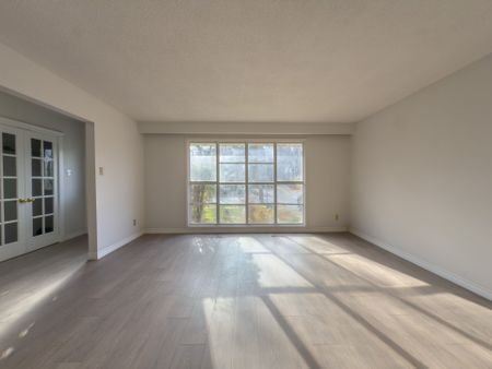 For Lease - 343 Bronte Road, Oakville, Ontario - Photo 3