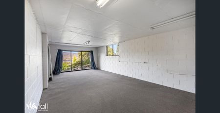 Spacious Family Home with Stunning Water Views & Flexible Living Options - Photo 4