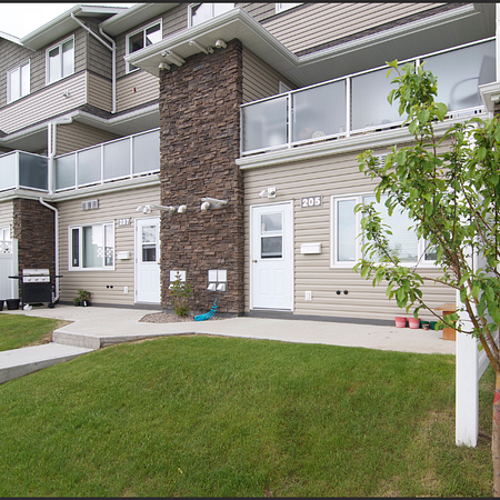 2 Bedroom Walk-out Townhouse in Hampton Village - Photo 4