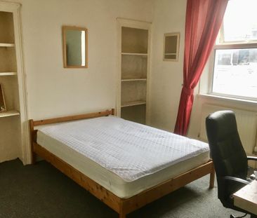 4 bedroom flat to rent - Photo 6