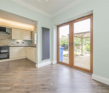 4 bed House - Detached To Let - Photo 5