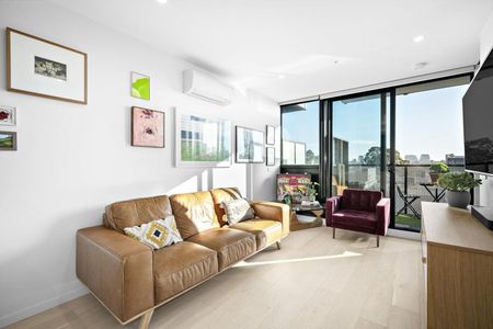 Stylish South Yarra Sanctuary with City Views in Prime Lifestyle Location - Photo 5