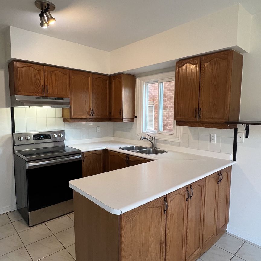 For Lease - 113 Redondo Drive, Vaughan, Ontario - Photo 1