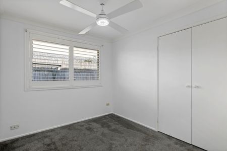 MODERN & LOW MAINTENANCE! - Photo 3