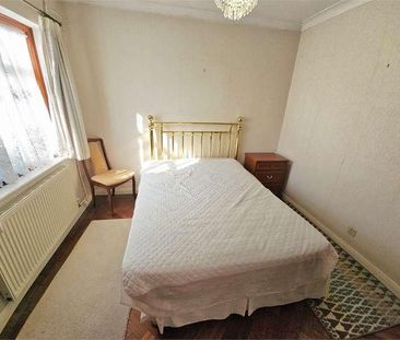 Leighwood Avenue, Leigh On Sea, Leigh On Sea, Essex, SS9 - Photo 6