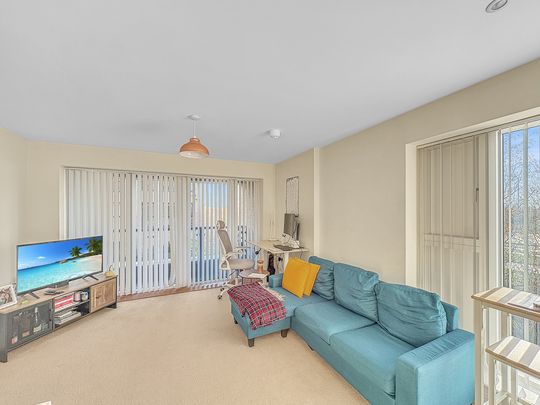 A first floor bright and modern one-bedroom apartment, with lift. Perfectly positioned for convenient living and ideal for professionals, particularly those working at Addenbrooke’s. - Photo 1