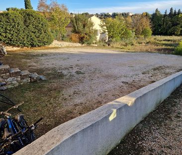 APPARTEMENT T3 EN DUPLEX AVEC COUR ET STATIONNEMENT - Photo 5