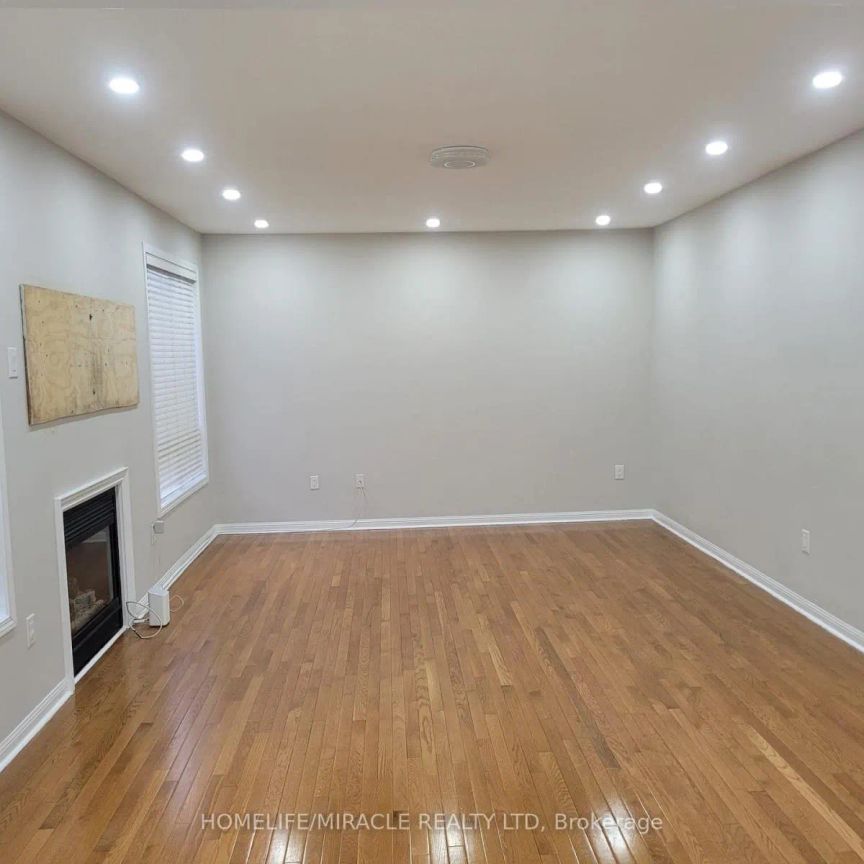 20 BOWSFIELD DRIVE - Photo 1