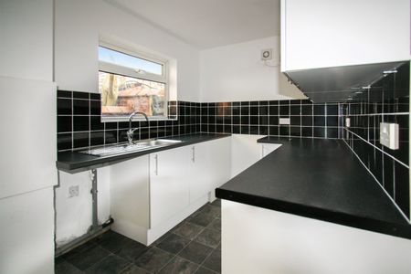 2 Bed Terraced House, Worthing Street, M14 - Photo 5