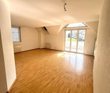 Grosszügige 4.5 Zimmerwohnung an ruhiger Lage und toller Aussicht - Photo 1