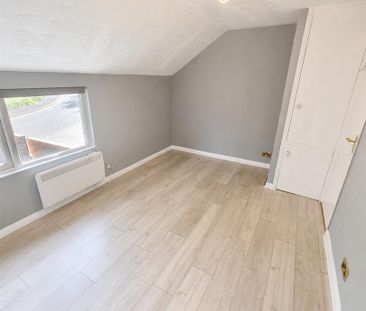 West Wycombe Road, High Wycombe - Photo 2