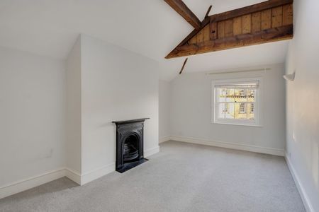 2 Bed Flat - Photo 3