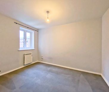 Ascot Court, Aldershot, Hampshire, GU11 - Photo 2