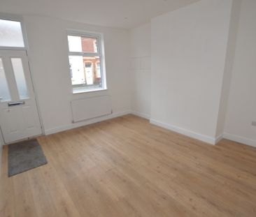 2 Bedroom Terraced House - Photo 2