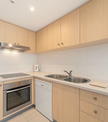 Ultra Convenient Studio Apartment - Photo 1