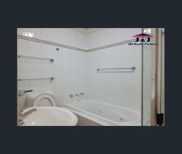 Spacious 2 Beds APT for rent - Photo 5