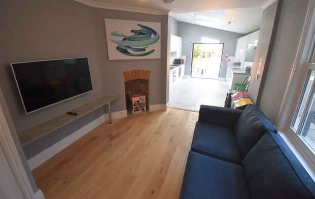 6 Bed Semi-Detached House, Addington Road, RG1 - Photo 1