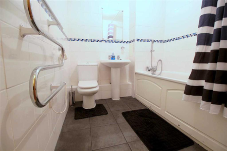 2 bedroom apartment to rent - Photo 5