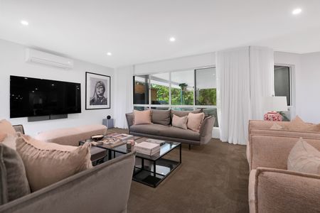 10 Cutwater Close, Clear Island Waters QLD 4226 - House For Rent | Domain - Photo 3