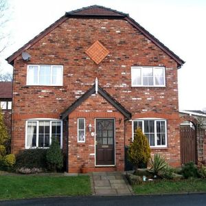 3 Bedroom Mews To Let - Photo 2