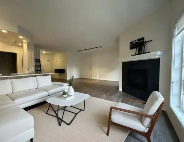 Bright 2 Bed + 2 Bath Condo in Calgary Beltline Area | 206 - 820 15 Avenue Southwest, Calgary - Photo 1