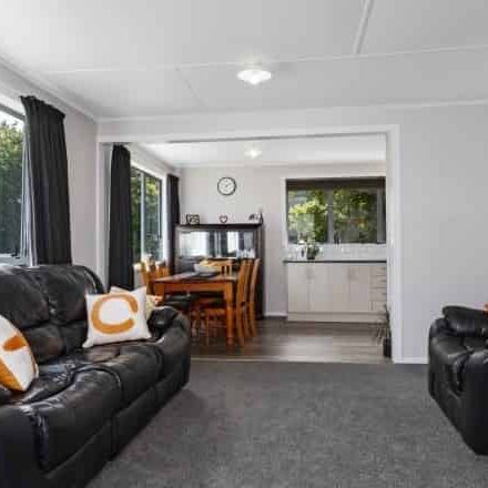 Modern and sunny stand alone house - perfect for a family: - Photo 1