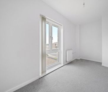 3 bedroom end of terrace house to rent - Photo 2