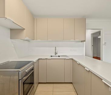 2/18 Drayton Road, Harristown, Qld 4350 - Photo 2