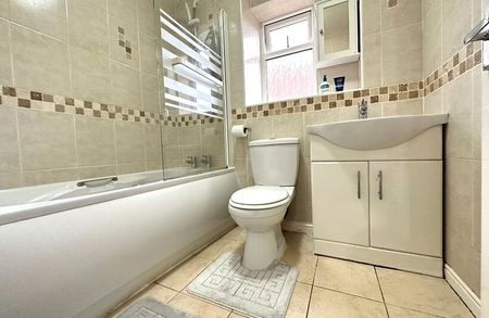 Martindale Close, Blackburn. Lancs. BB1 1XH - Photo 3