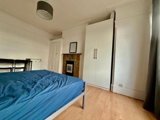 1 bedroom in a house share to rent - Photo 1