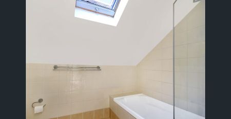 Kingswood three-bedroom spacious home - Photo 5