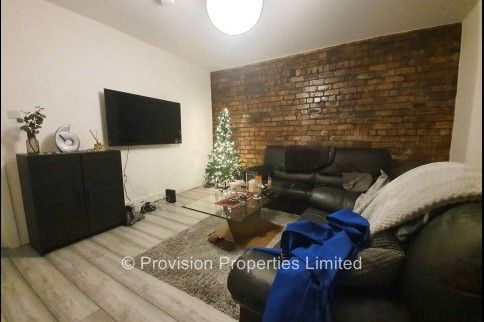 5 Bedroom Student Houses in Hyde Park - Photo 1