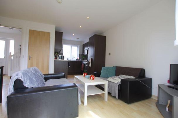4 bedroom terraced house to rent - Photo 1