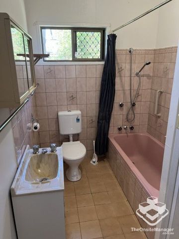 Homely 3 Bed Cottage with Big Yard in ideal Ipswich location. - Photo 2