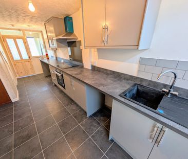 A 3 Bedroom Terraced - Photo 2