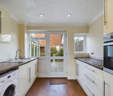 3 bedroom end of terrace house to rent - Photo 4