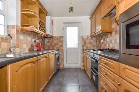 3 bedroom semi-detached house to rent - Photo 2