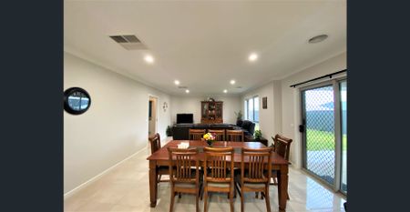 As New Large Family Home - Photo 5