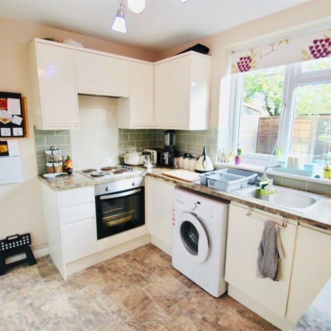 2 bedroom ground floor flat to rent - Photo 1