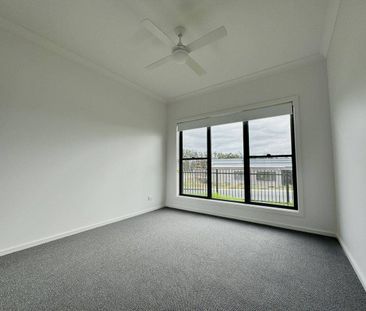 Stylishly designed three bedroom duplex with elevated views. - Photo 4