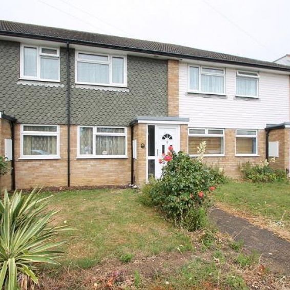 27a Kenilworth Road, Ashford, Surrey,TW15 - Photo 1