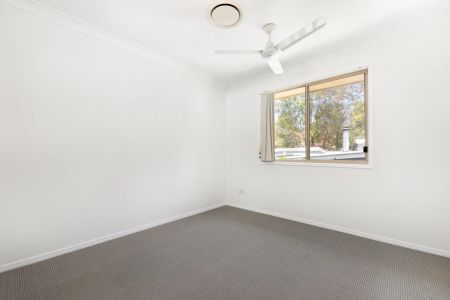 Contemporary 3-Bedroom Townhouse with Ensuite & Courtyard - Photo 4